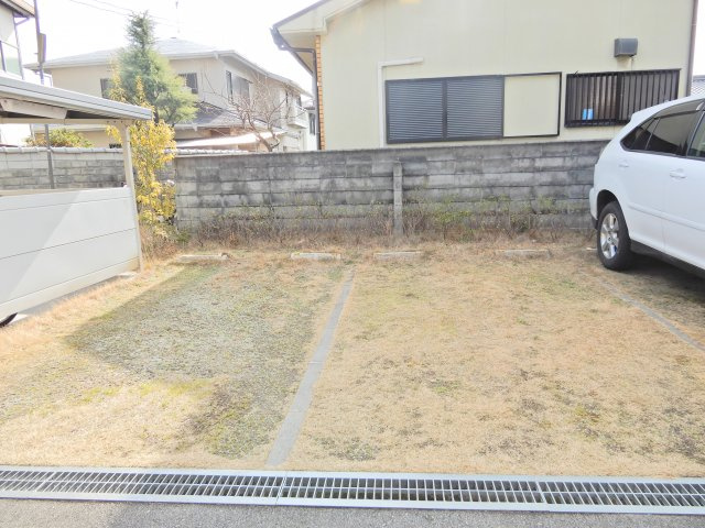 プランドールの駐車場
