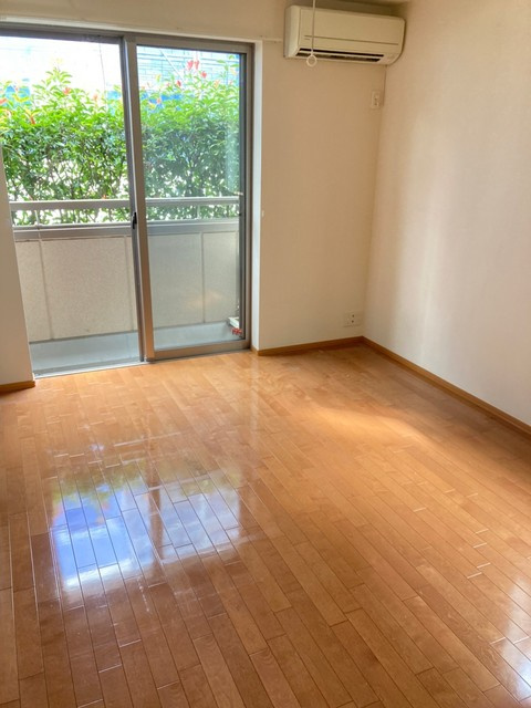 ソラティーオの居間・リビング|★明るいフローリングの角部屋です★