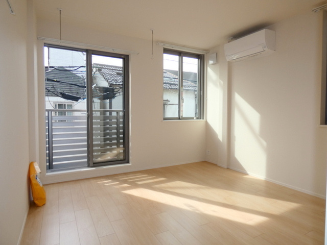 Ｍａｉｓｏｎ　Ｓａｇｅ　Ｙｕｔｅｎｊｉの居間・リビング|★キレイなフローリングの角部屋です★