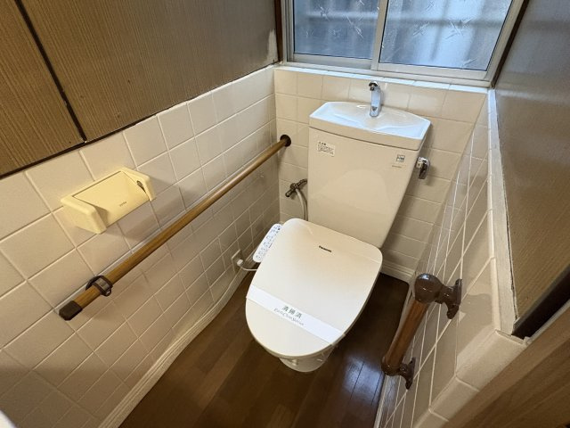 王子町3丁目貸家のトイレ