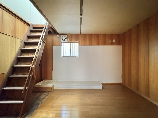 王子町3丁目貸家の洋室
