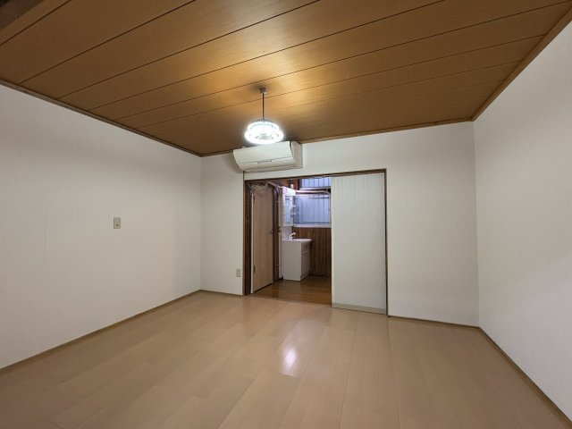 王子町3丁目貸家の洋室