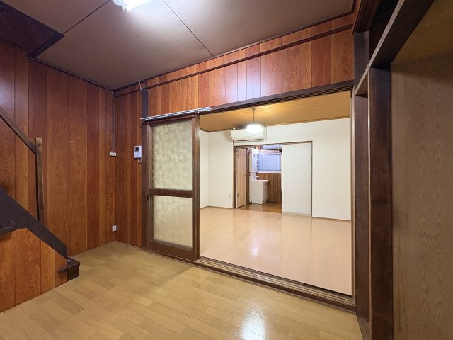 王子町3丁目貸家の居間・リビング