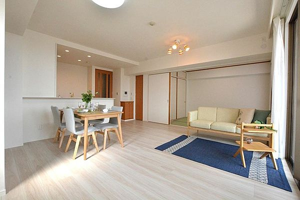 サンリヤン花畑Ⅰの居間・リビング|こちらの居間で趣味の時間をお楽しみください※別号室の写真になります