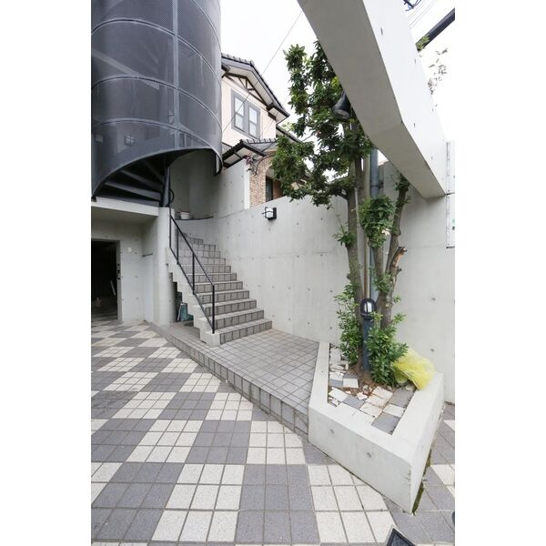 HOUSE TRIPLEの外観