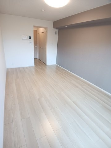 フィオーレ降松Ｙの内装|明るい室内です