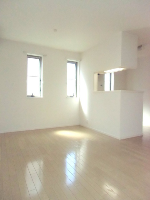 ロジカルプレイスの居間・リビング|★キレイなフローリングの角部屋です★