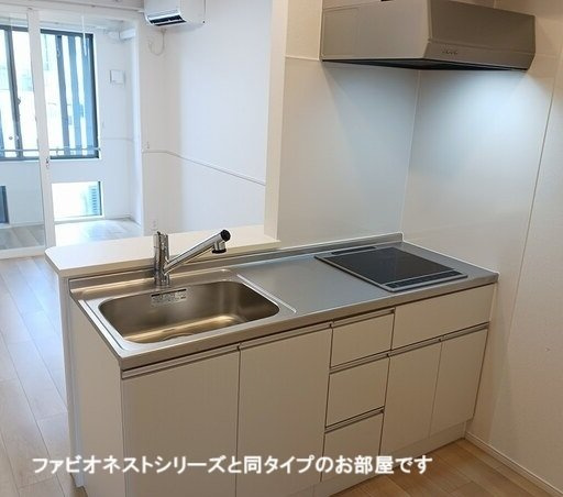 インディゴ　ブルームのキッチン|コンパクトなキッチンで掃除もラクラク