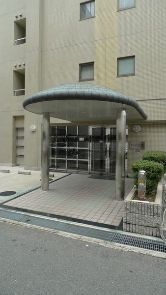 KM江坂のエントランス