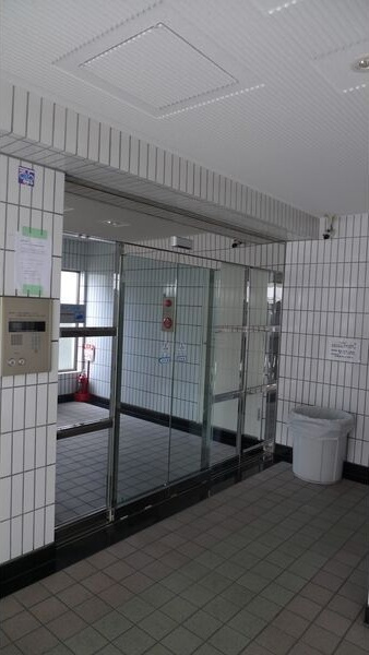KM江坂のロビー