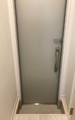 ソルナクレイシア方南町の玄関