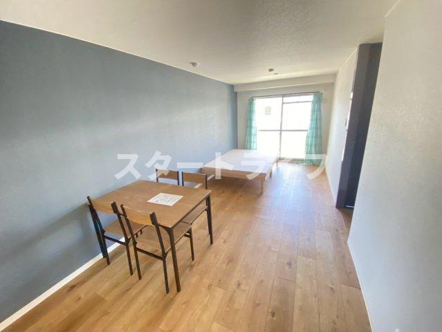 大阪市東淀川区豊新５丁目の賃貸マンションの居間・リビング