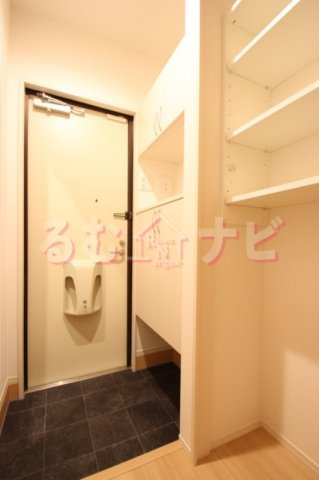 那珂川市片縄東１丁目のアパートの玄関