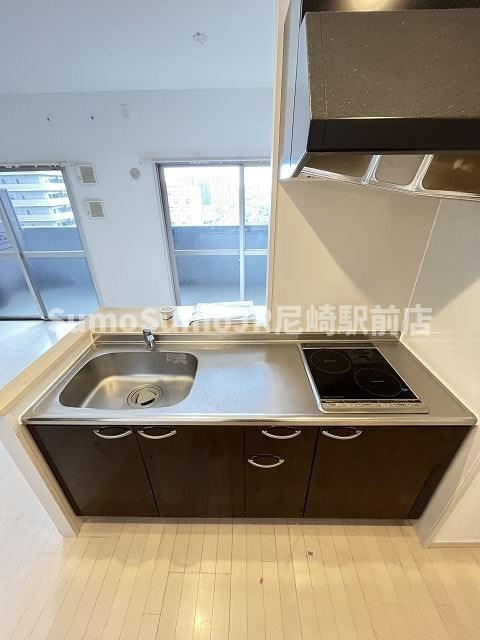 尼崎市潮江５丁目の賃貸マンションのキッチン|コンパクトなキッチンで掃除もラクラク