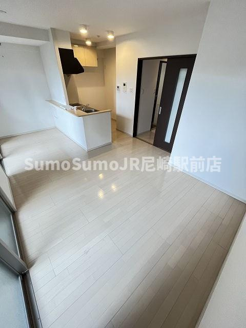 尼崎市潮江５丁目の賃貸マンションの居間・リビング|使いやすいリビングです