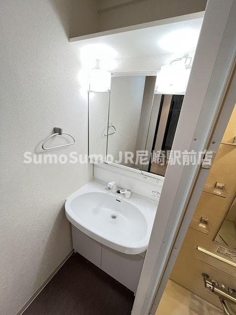 尼崎市潮江５丁目の賃貸マンションの独立洗面台|朝の身支度には欠かせない独立洗面化粧台
