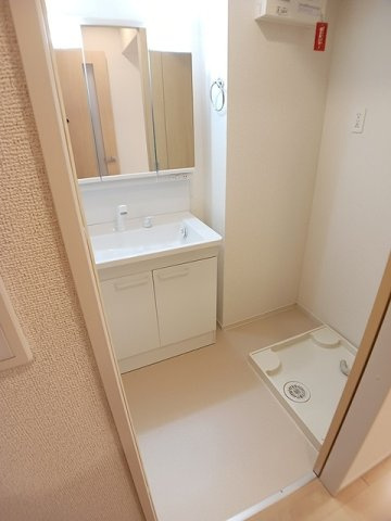 シャルムⅢ番館の洗面所|ゆったりとスペースのある洗面所