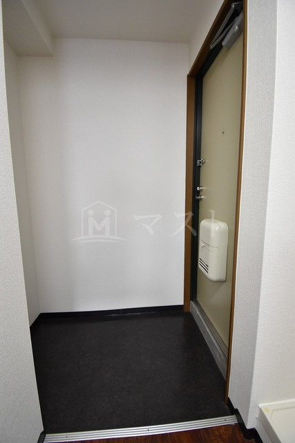 アール南森町の玄関