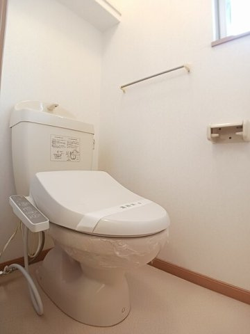 ハーベスト下上のトイレ|落ち着いた色調のトイレです
