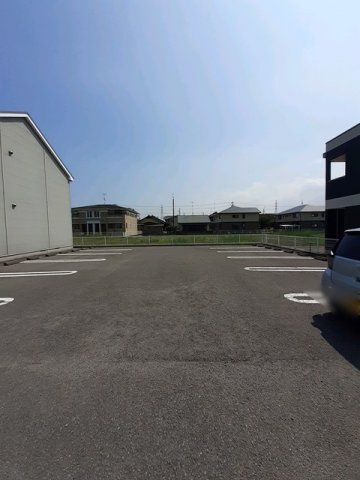 サンフラワー・ヒルズＤの駐車場|カースペースがあります
