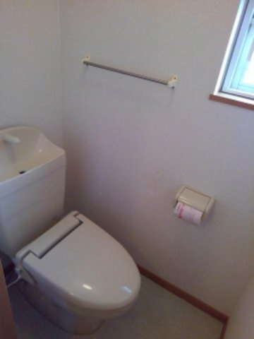 サンフラワー・ヒルズＤのトイレ|落ち着いた色調のトイレです