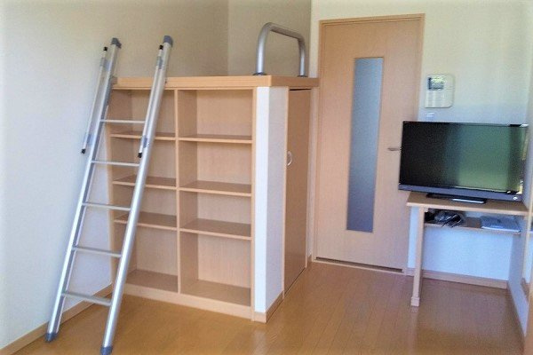 レオパレスグリーンハイム南の内装|明るい室内です