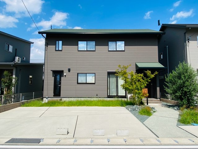 大津町/貸戸建/5LDKの駐車場