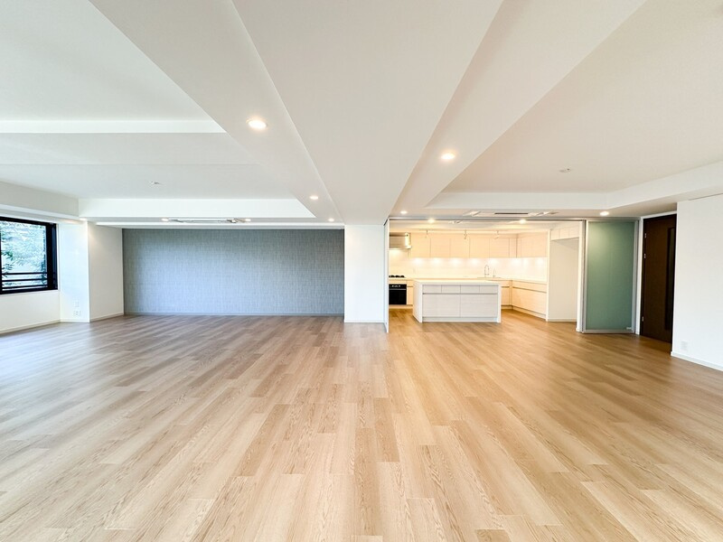 新宿区市谷砂土原町３丁目の賃貸マンションの居間・リビング