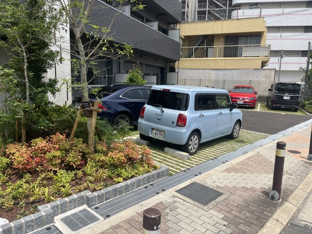 アンシャンテ岡本町の駐車場