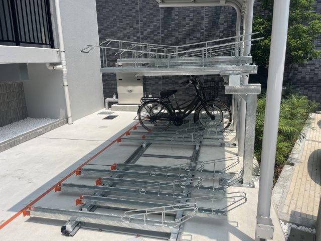 アンシャンテ岡本町の駐車場