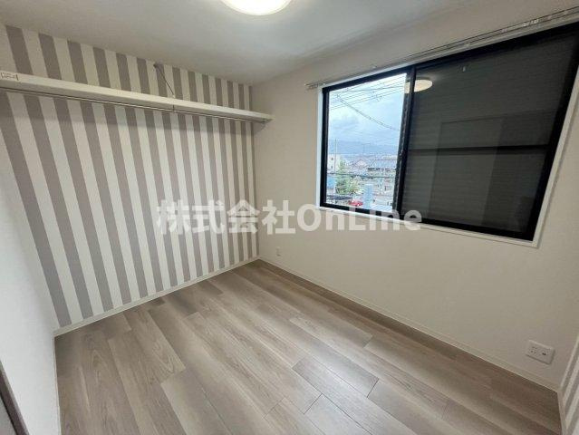 玉串一戸建ての洋室