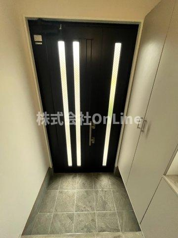 玉串一戸建ての玄関