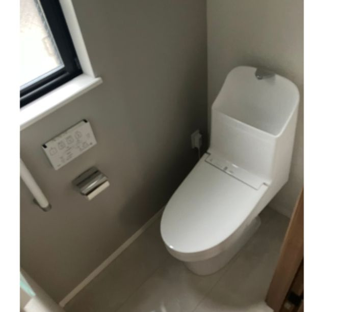 桜丘戸建のトイレ|落ち着いた色調のトイレです
