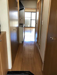 ルーブル上池台１番館の玄関