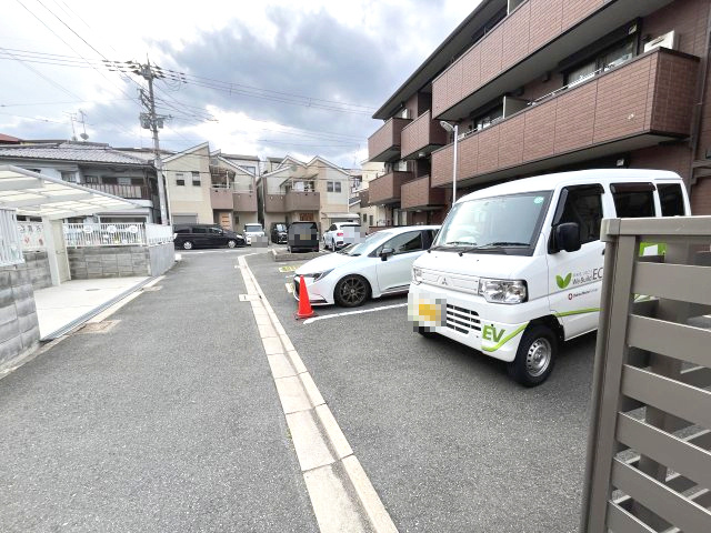 コンフォートYFの駐車場