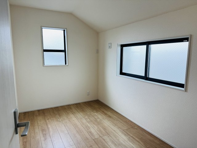 八王子市　並木町　新築一戸建ての子供部屋|～2階5.0帖の洋室　2面採光で明るく風通しの良いお部屋です～