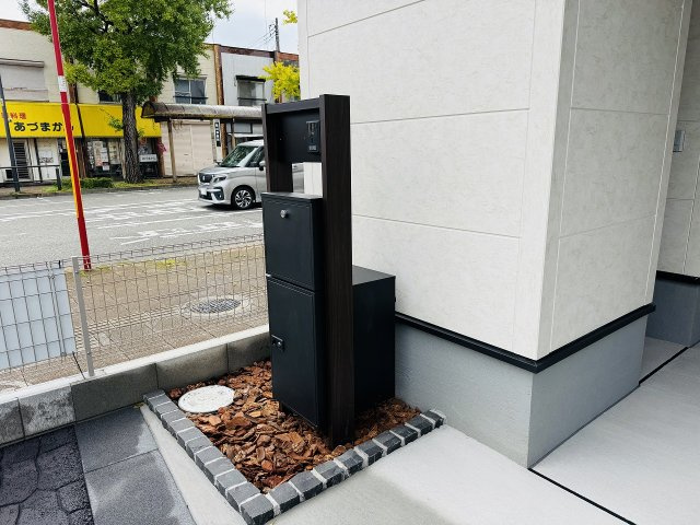 八王子市　並木町　新築一戸建ての設備|～不在時の荷物受け取りに大変便利な宅配BOX～