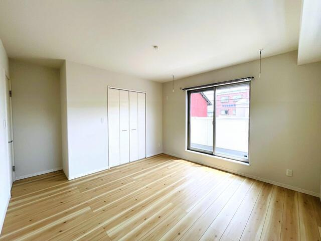 中古戸建て）小牧市小牧五丁目の洋室|【南側洋室】ウォークインクロ…