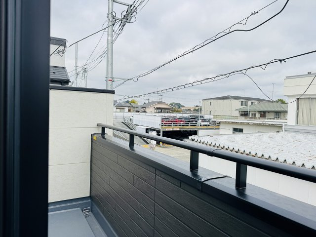 八王子市　並木町　新築一戸建てのバルコニー|～リビングから出入り可能なバルコニー～