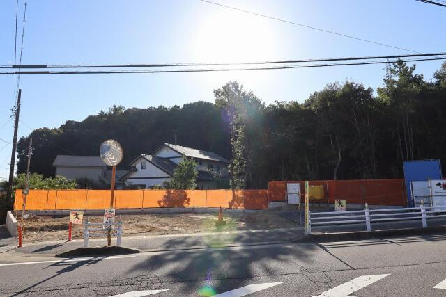 新築戸建て・仲介手数料無料）小牧市本庄郷浦２期１棟／２期１号棟の前面道路含む現地写真|造成後