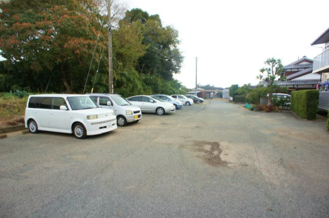 レヂデンスⅡの駐車場