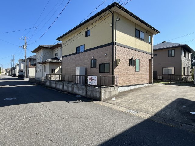 松島町高城字城内一の外観|【スタイリッシュな2トーンカラー）周囲の街並みに美しく映える、お洒落な外観