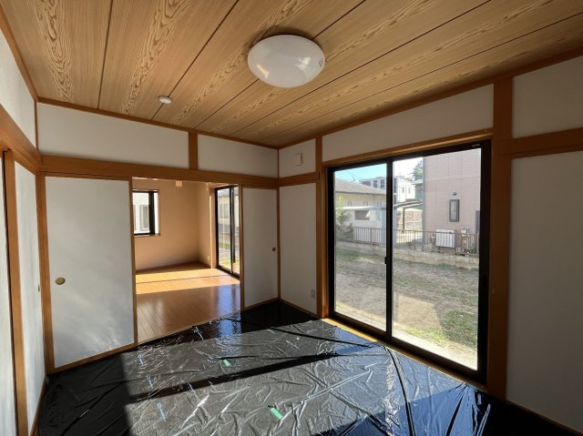 松島町高城字城内一の和室|【和室からLDKを見渡す開放的なレイアウト】
リビングがフラットに繋がり、家族を身近に感じられる安心の間取り。