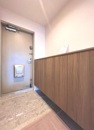 守口ハイライフA棟の玄関|シューズボックス
■物件内覧・資金計画相談・住宅ローン相談、リフォーム相談、お問合せ受付中■
※当日・翌日のご内覧、ご相談はお電話でのお問合せがスムーズです！
