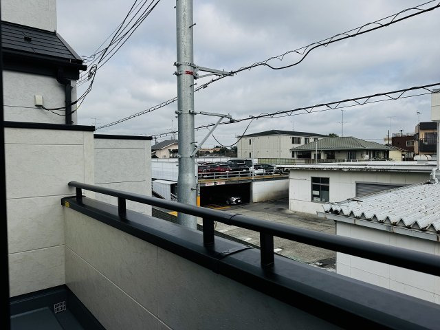 八王子市　並木町　新築一戸建てのバルコニー|～リビングから出入り可能なバルコニー～