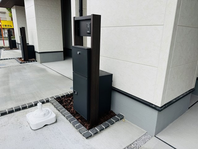 八王子市　並木町　新築一戸建ての設備|～不在時の荷物受け取りに大変便利な宅配BOX～
