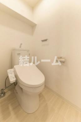 荒川区西日暮里６丁目の賃貸マンションのトイレ