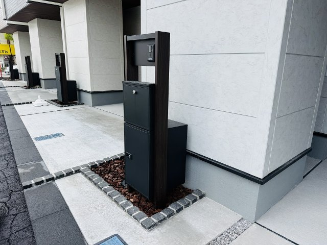 八王子市　並木町　新築一戸建ての設備|～不在時の荷物受け取りに大変便利な宅配BOX～