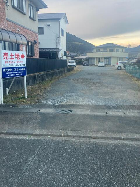 富士市南松野の売地|道路から敷地入口
