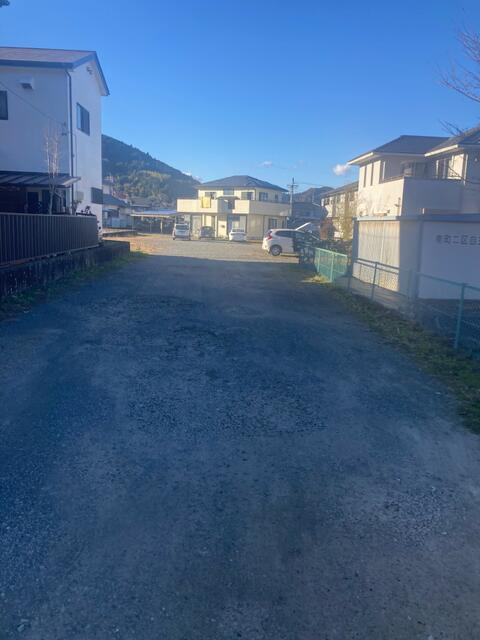 富士市南松野の売地|敷地通路から奥に向かって